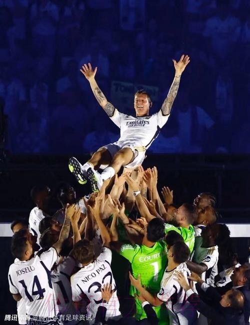 传承!克罗斯:会把8号给巴尔韦德 很荣幸由他接下 传承!克罗斯:会把8号给巴尔韦德 很荣幸由他接下